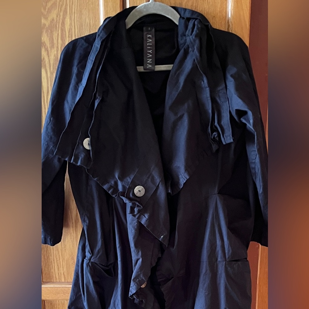 Kaliyana long architected matte black cotton coat - Picture 2 of 7